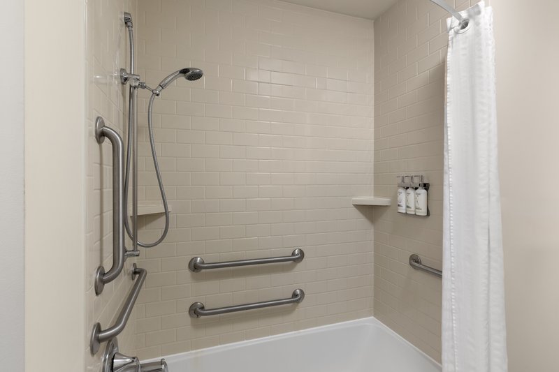 STUDIO STE 1 KNG MOBILITY ACCESSIBLE TUB