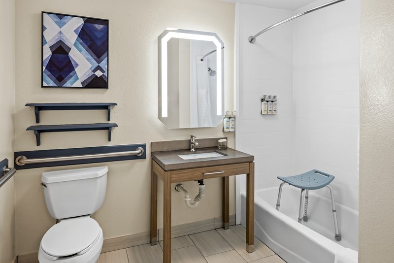 CANDLEWOOD SUITES VICTORIA