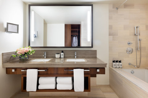 Superior City View Room Bathroom