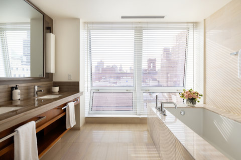 Deluxe City View Bathroom