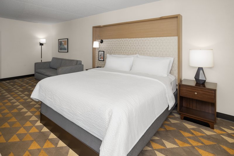 1 KING BED NONSMOKING