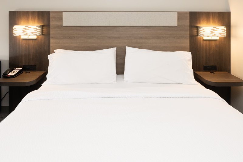 HOLIDAY INN EXPSTES WESTAMPTON