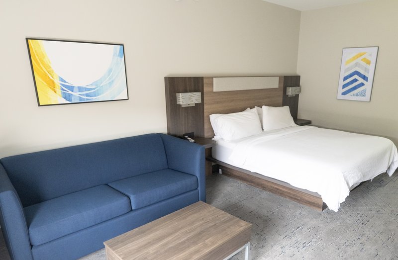 HOLIDAY INN EXPSTES WESTAMPTON