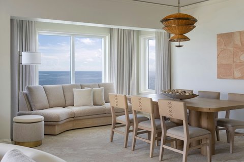 Oceanfront Dining Bliss