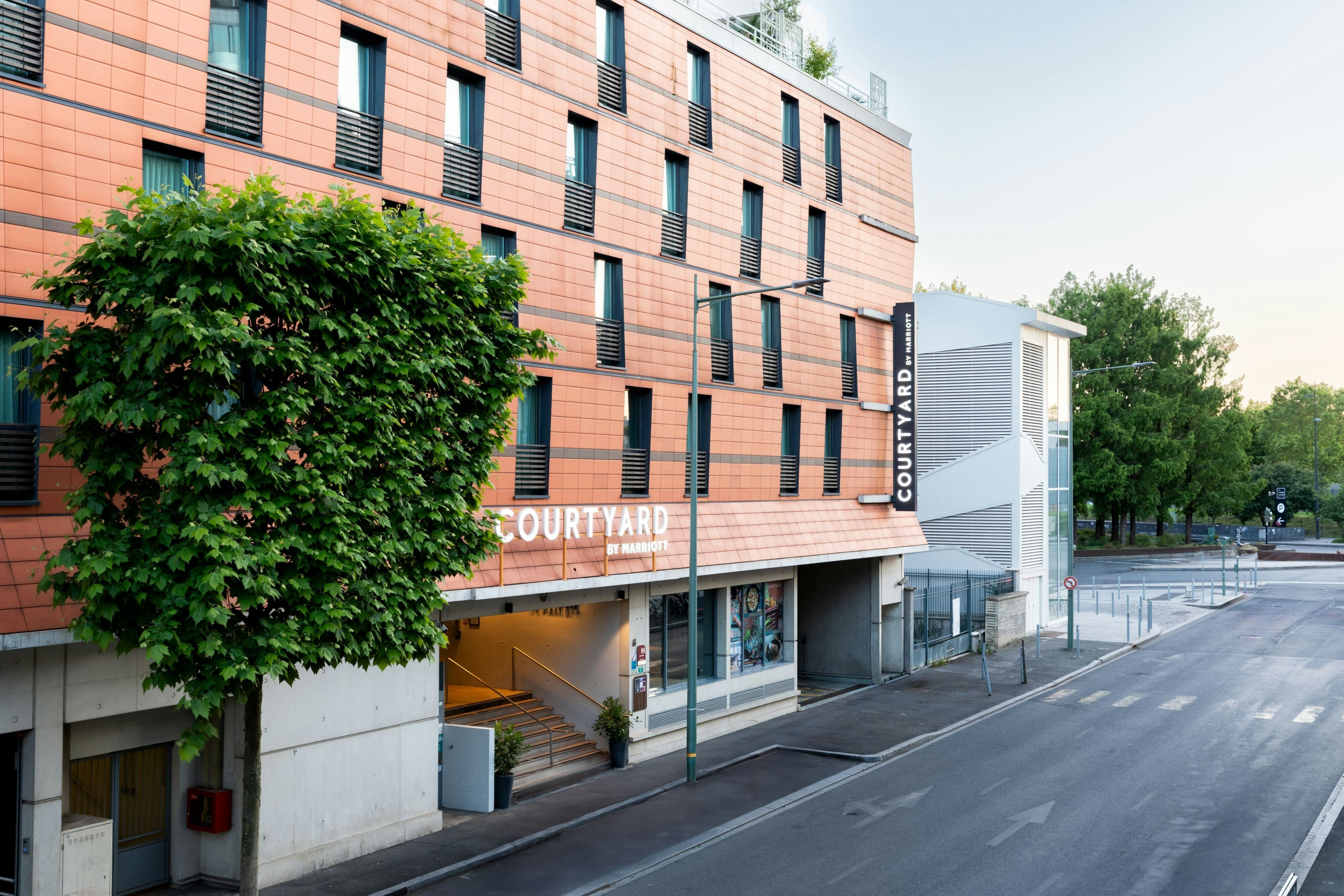 Courtyard Paris Arcueil