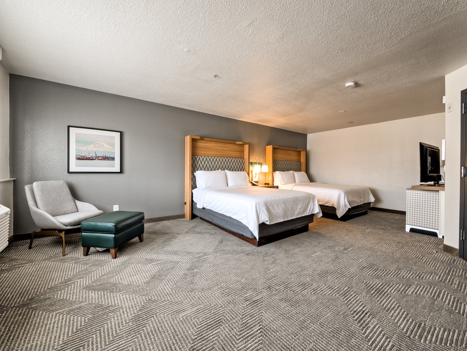 Holiday Inn - Tacoma Mall Room Type - 2 Queen Standard Mobility Accessible Tub