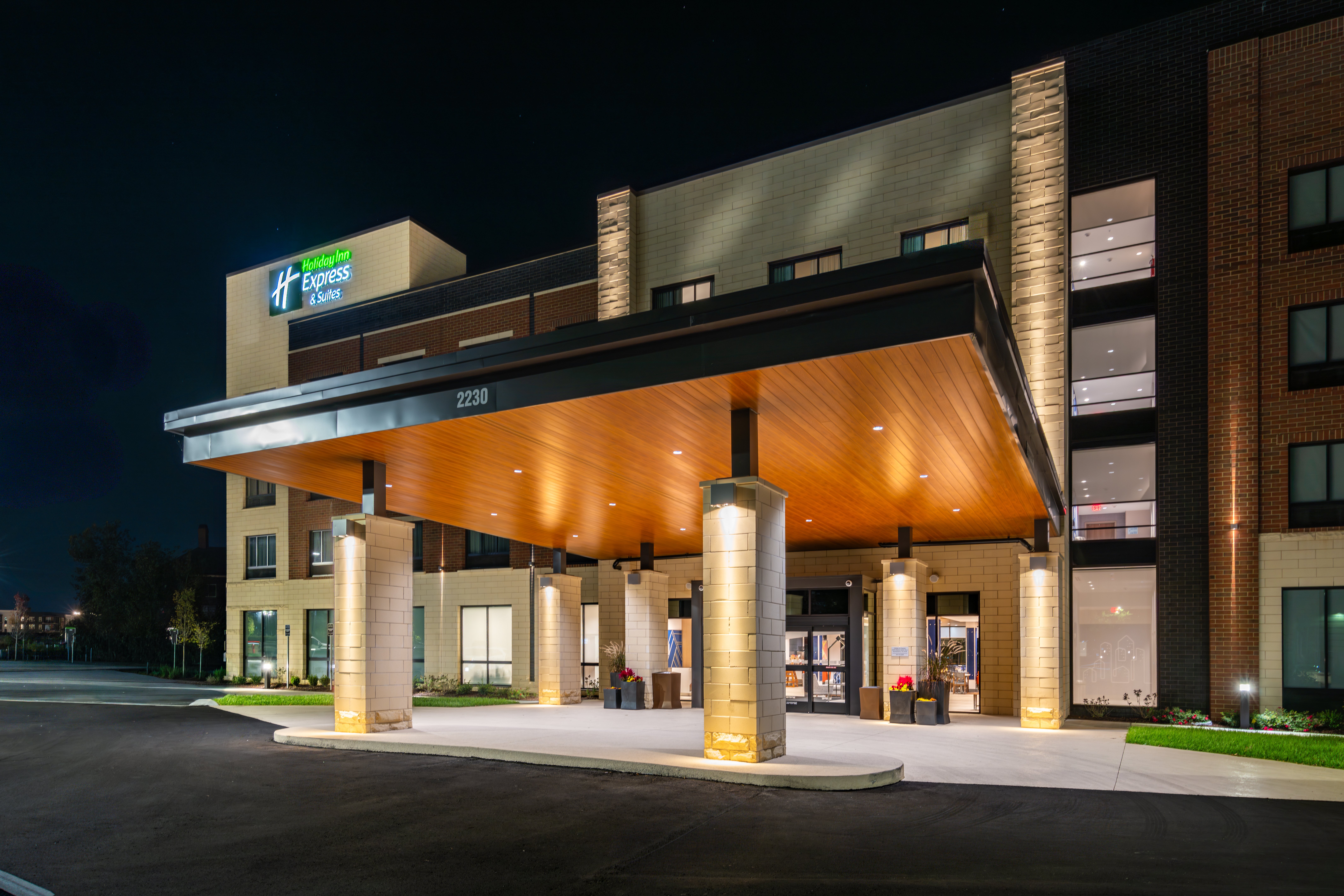 Holiday Inn Express & Suites West