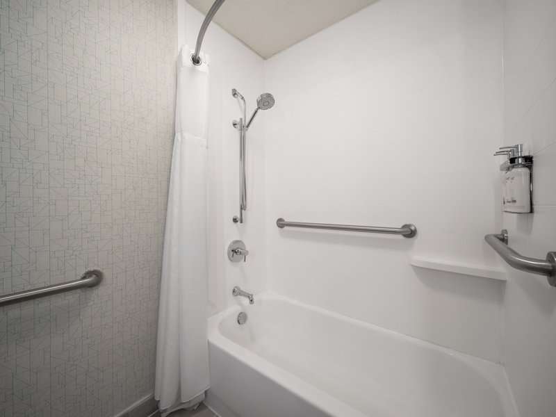 KING MOBILITY ACCESSIBLE TUB NONSMOKING