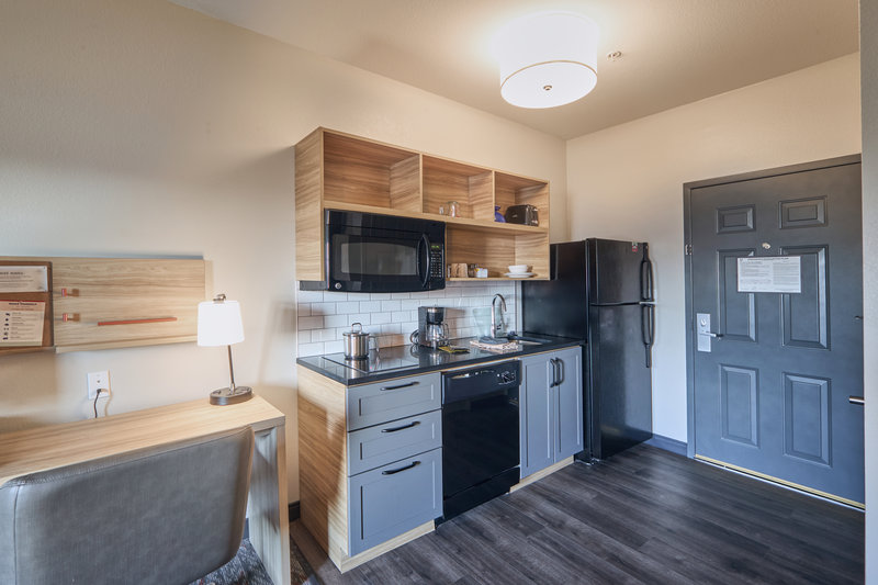 CANDLEWOOD SUITES HOT SPRINGS