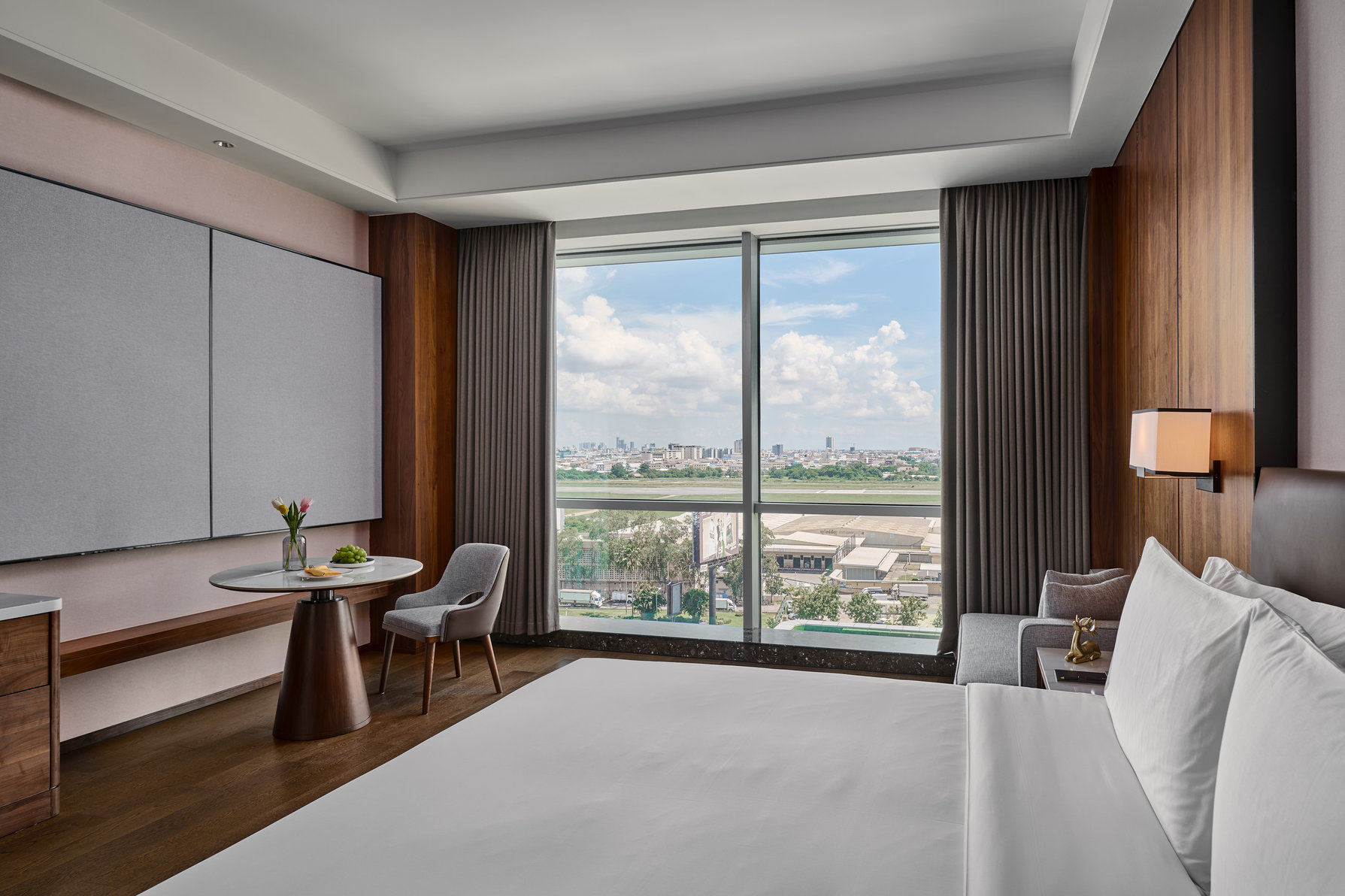 Crowne Plaza PHNOM PENH by IHG Room Type - 1 King Premium Smoking City View