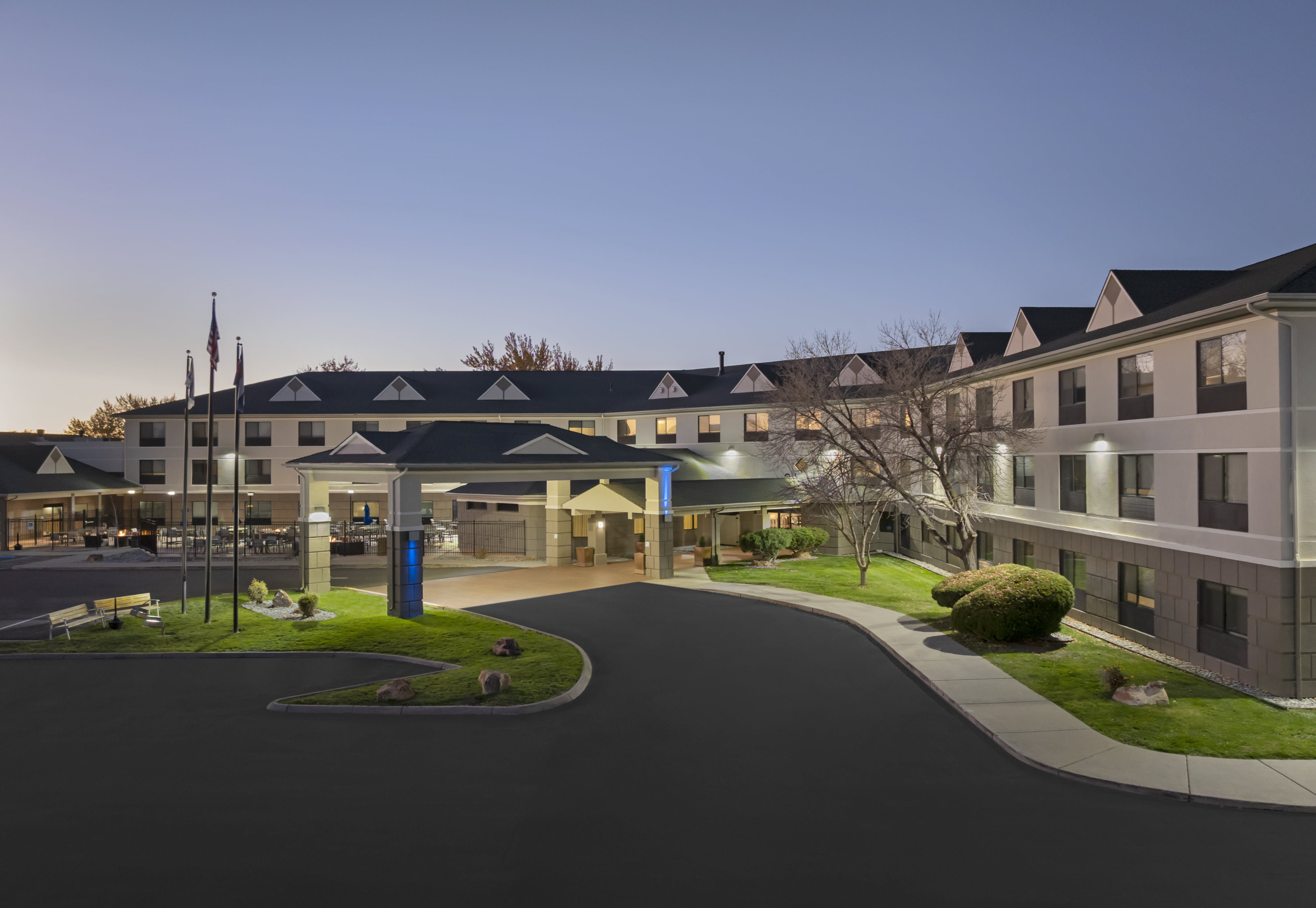 Holiday Inn Express & Suites