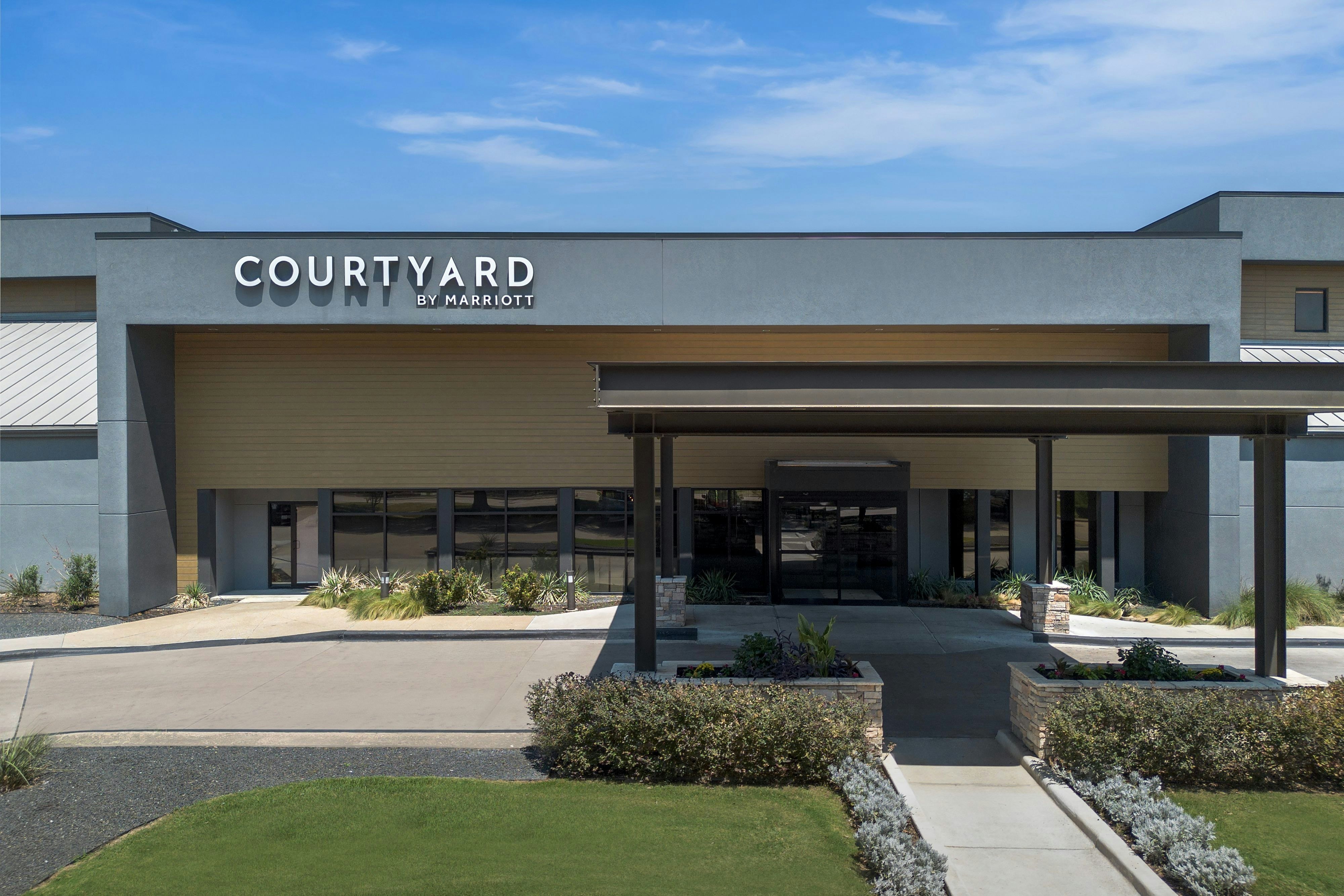 Courtyard by Marriott Dallas DFW Airport