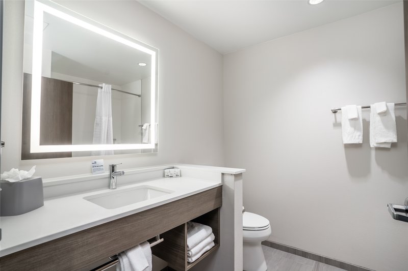 Holiday Inn Express and Suites Cedar Rapids NE – Marion