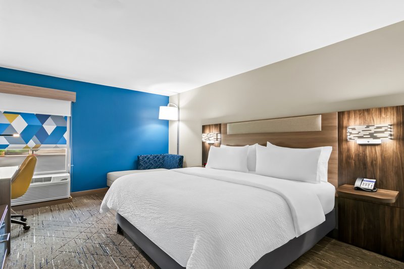 Holiday Inn Express and Suites Joplin Southeast