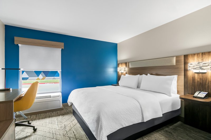 Holiday Inn Express and Suites Joplin Southeast