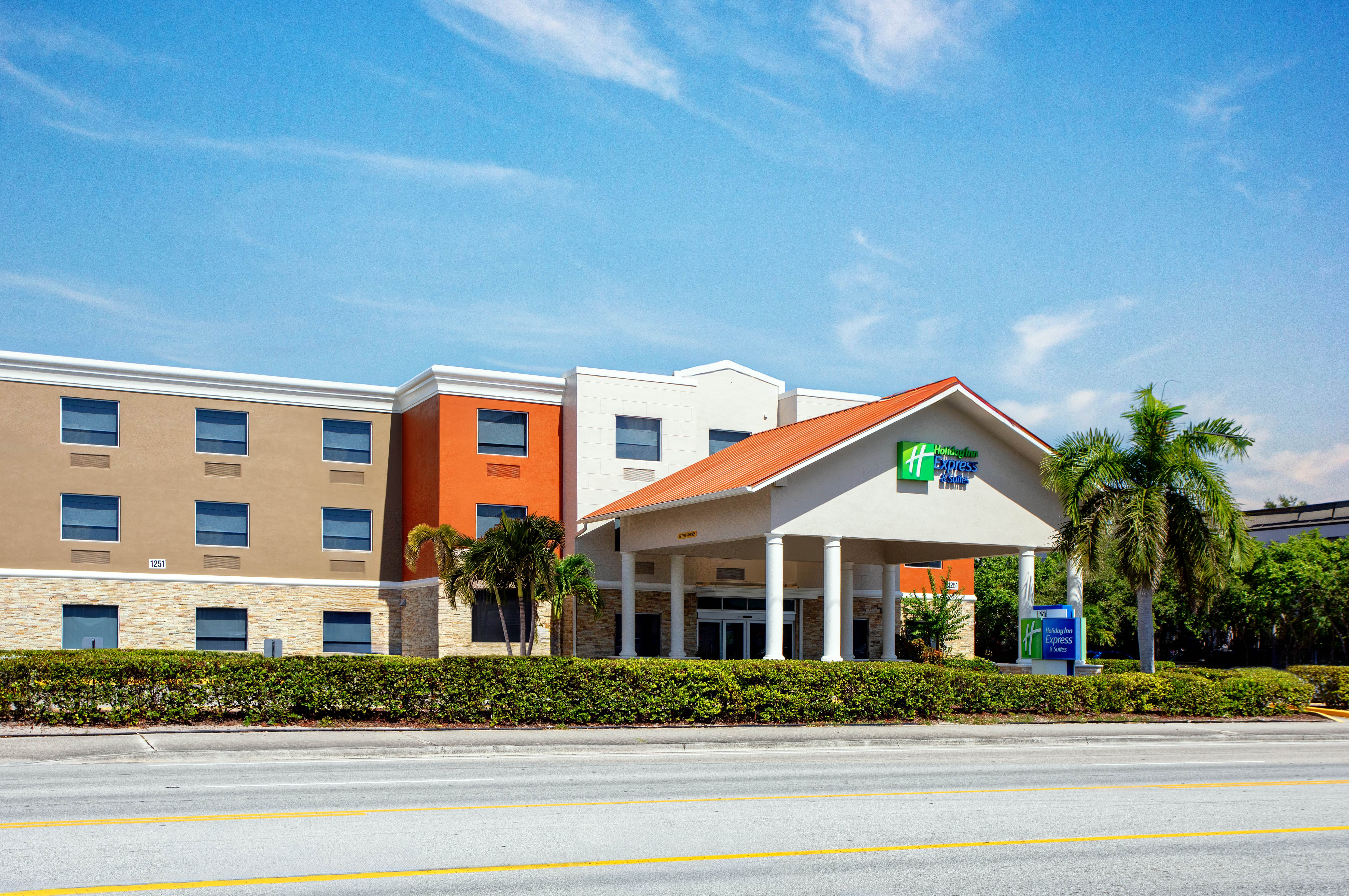 Holiday Inn Express & Stes Lantana