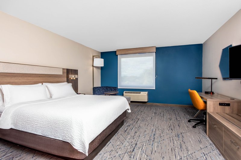 Holiday Inn Express and Suites Lantana