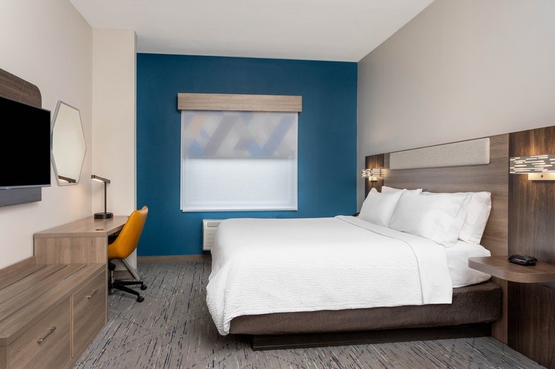 Holiday Inn Express and Suites Lantana