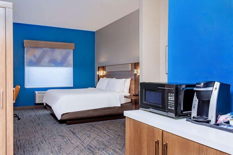 Holiday Inn Express and Suites Lantana