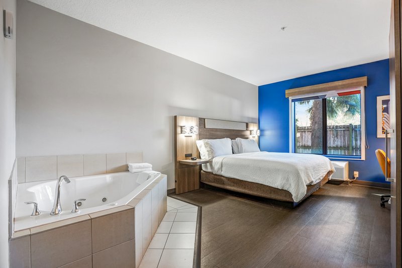 Holiday Inn Express Hotel & Suites JACKSONVILLE – MAYPORT / BEACH