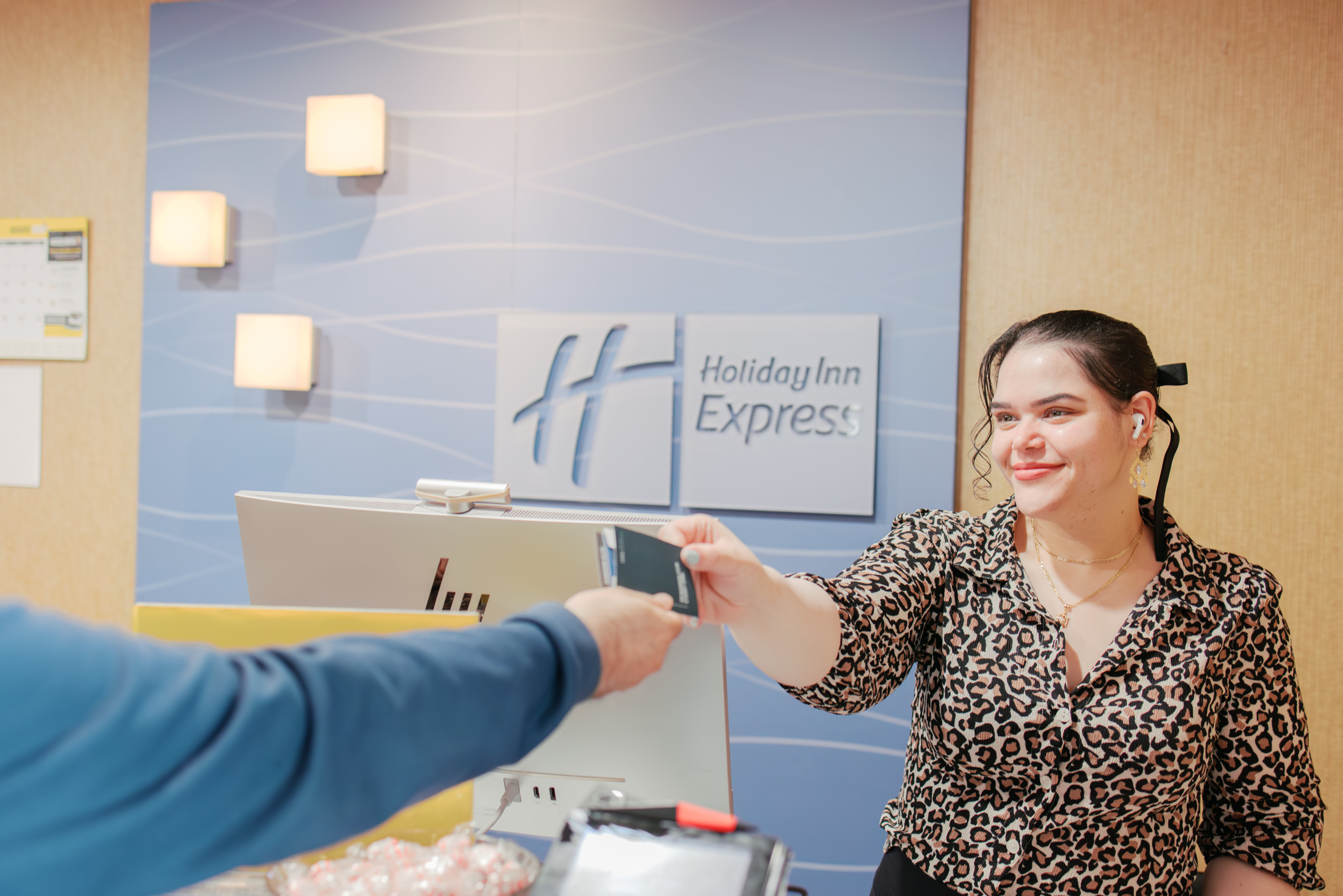 Holiday Inn Express Hotel & Suites