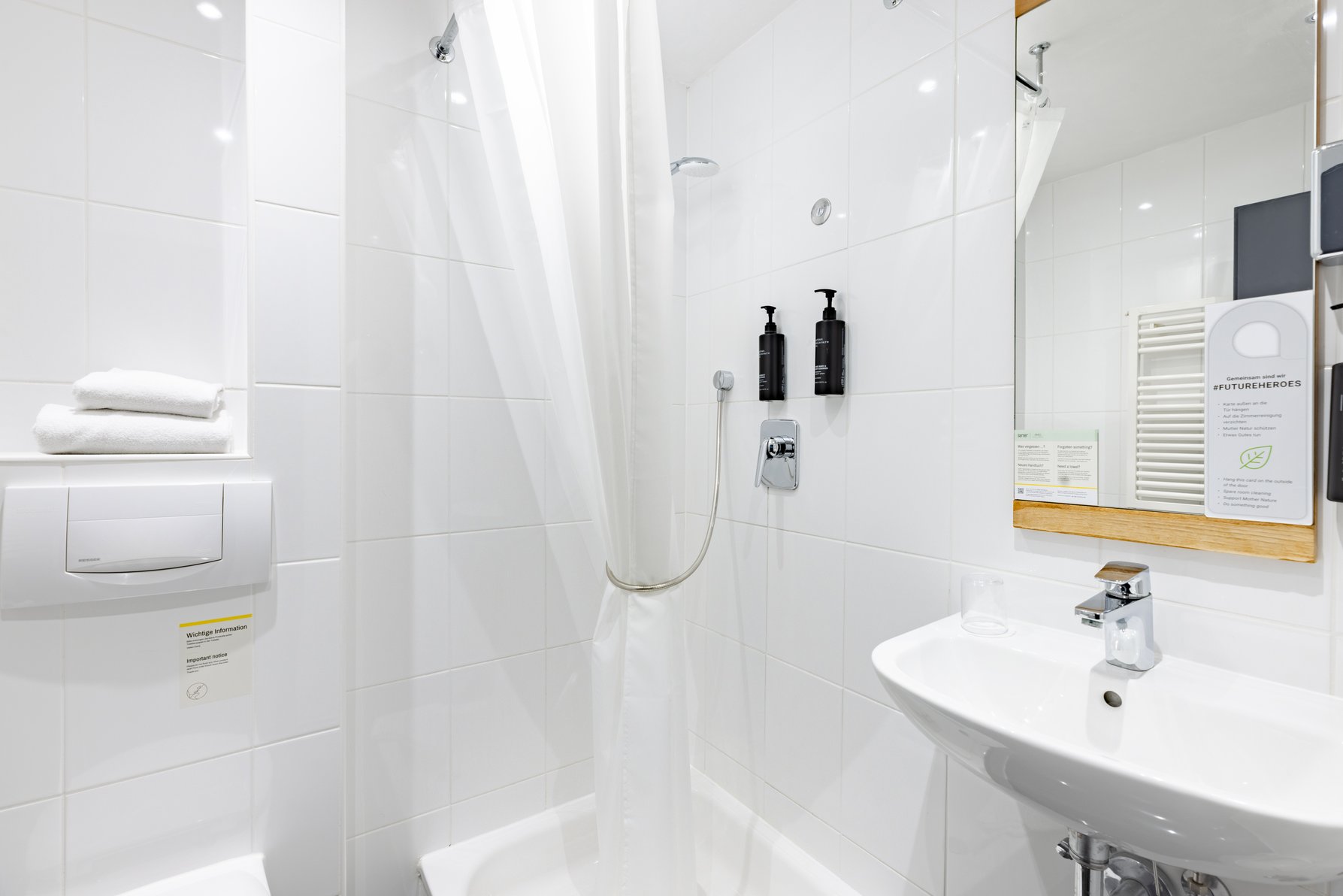Garner Hotel FRIEDRICHSHAFEN by IHG Room Type - 1 QUEEN STANDARD