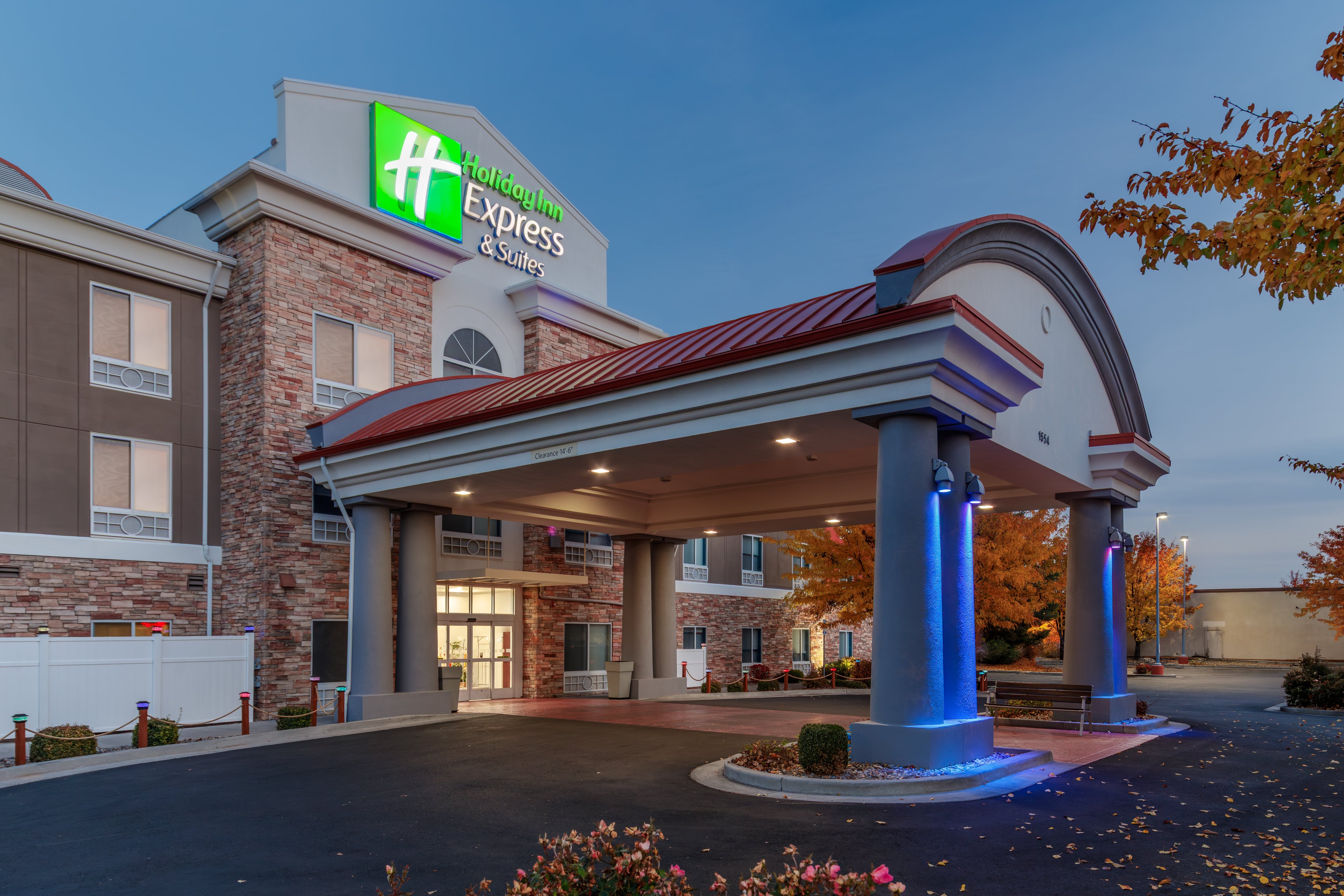 Holiday Inn Express Hotel & Suites South