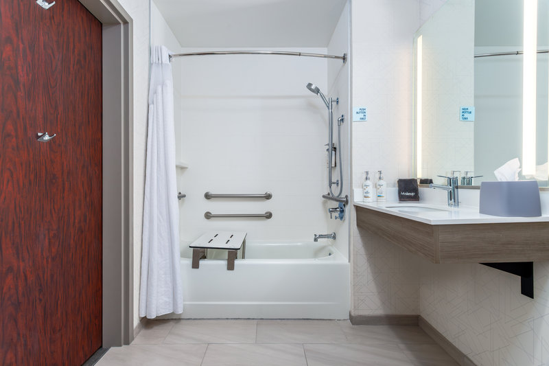 KING HEAR MOBILITY ACCESSIBLE TUB NOSMK